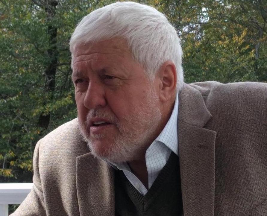 Един български поет, който пише стиховете си от брега на река Потомак край Вашингтон